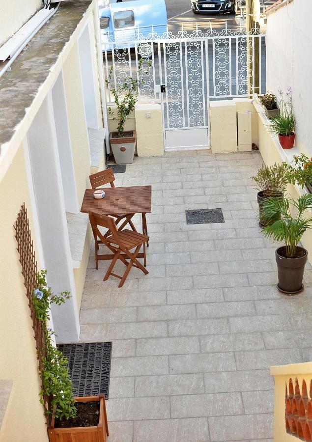 Mistral Appartements Пор-Сен-Луи-дю-Рон Экстерьер фото