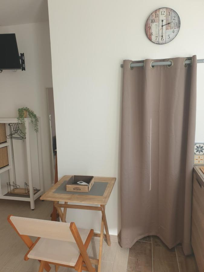 Mistral Appartements Пор-Сен-Луи-дю-Рон Экстерьер фото