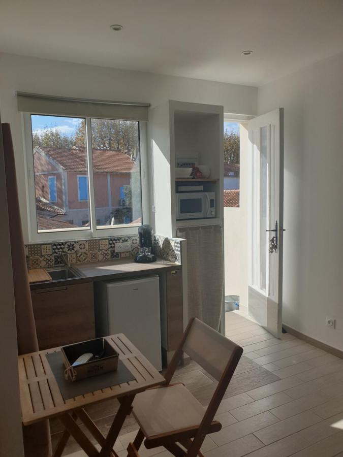 Mistral Appartements Пор-Сен-Луи-дю-Рон Экстерьер фото