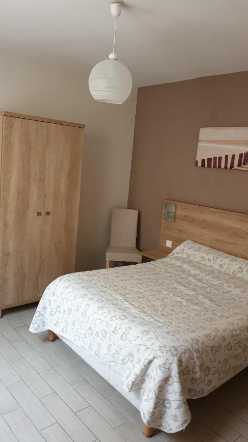 Mistral Appartements Пор-Сен-Луи-дю-Рон Экстерьер фото