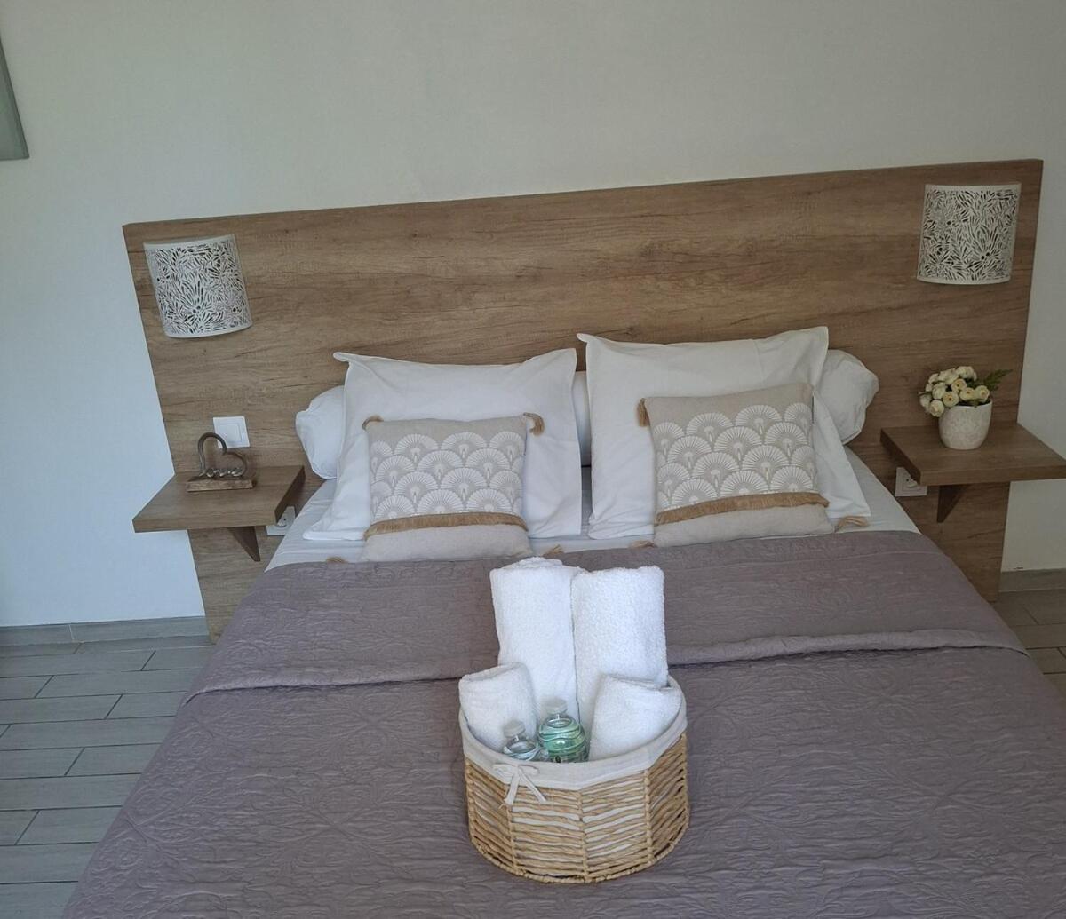 Mistral Appartements Пор-Сен-Луи-дю-Рон Экстерьер фото