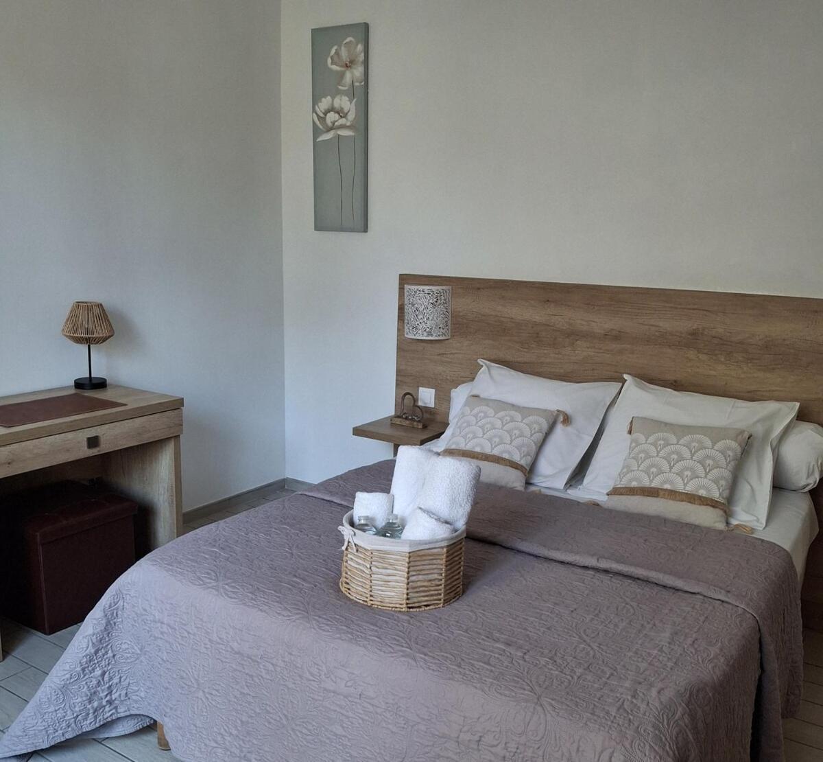 Mistral Appartements Пор-Сен-Луи-дю-Рон Экстерьер фото